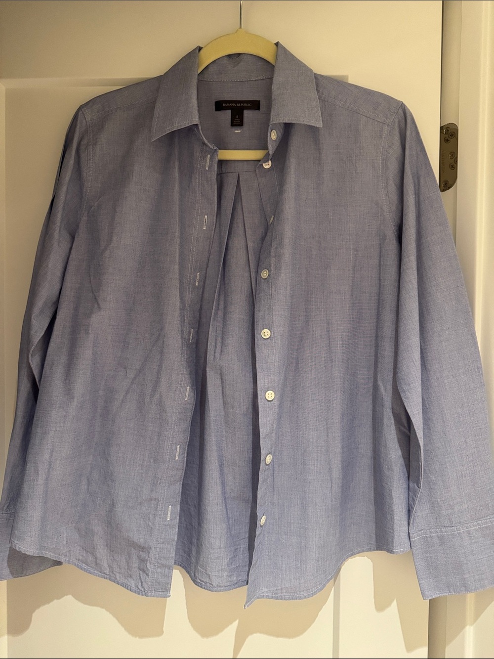 Banana Republic Women’s Light Blue Button-Up Dress Shirt